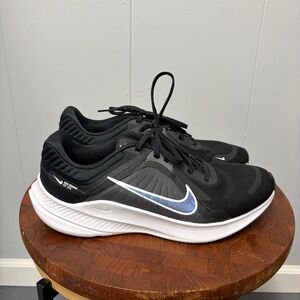 Nike Women 's Quest 5 Running Shoes Black Cobalt Bliss Size 11